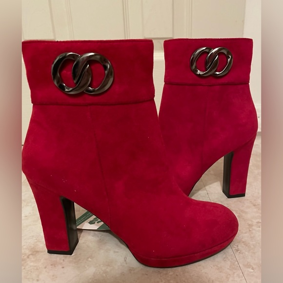 Impo Shoes - NWOB Impo Booties with Silver Ornament